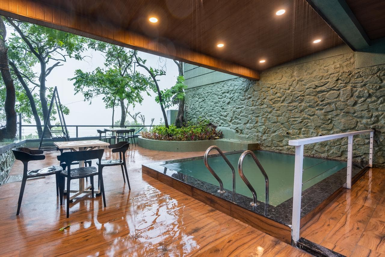 La Sole – Couple Lakeview Suites preview 2