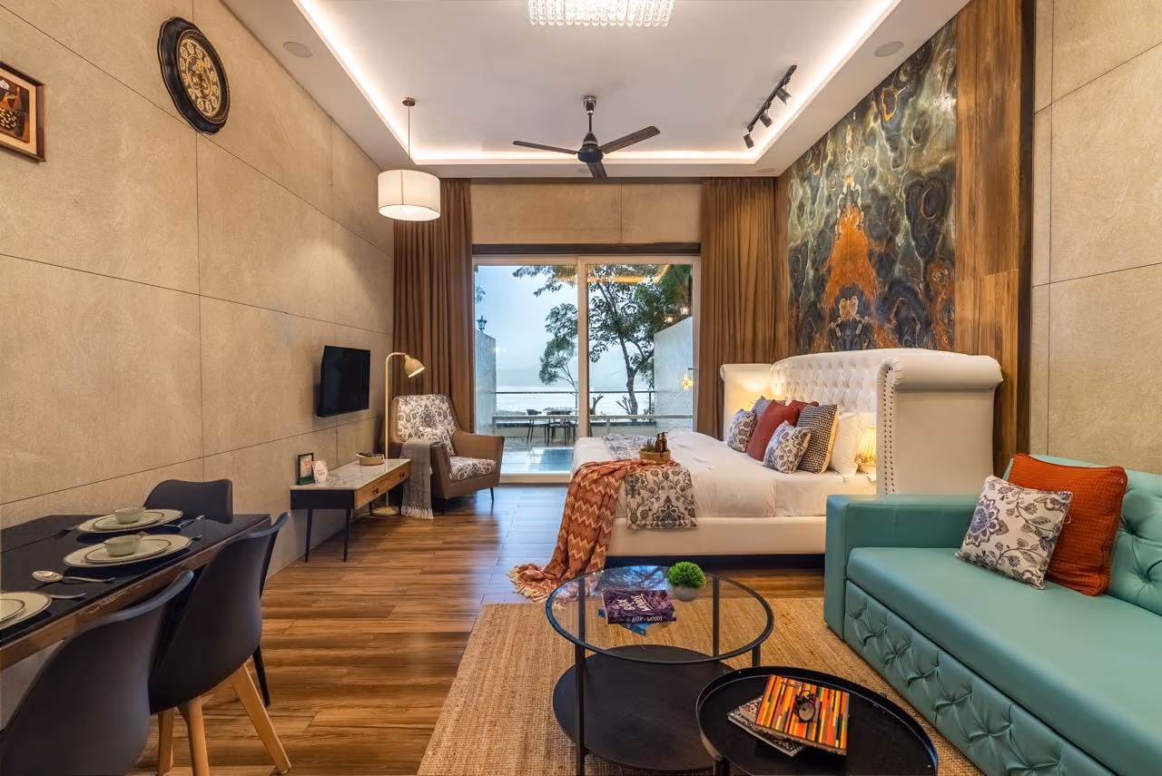 La Sole – Couple Lakeview Suites