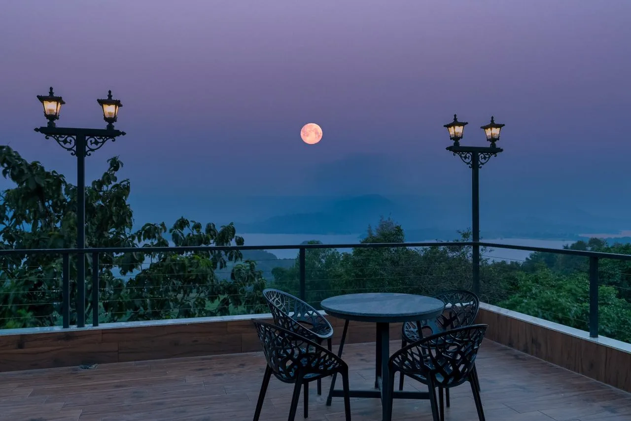 Panoramic Panoramic romantic full moon lake view outdoor terrace seating