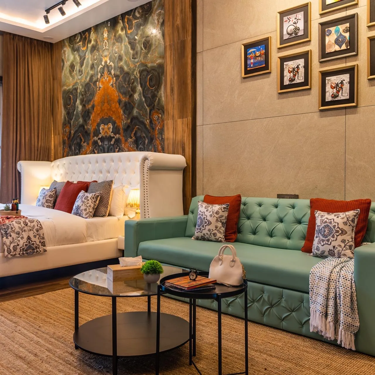 La Sole – Couple Lakeview Suites · Preview 1 preview