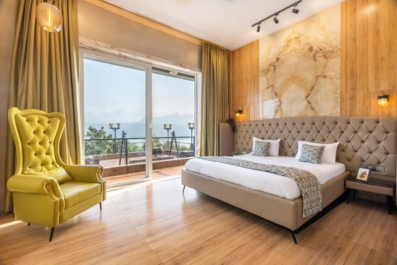 Panoramic Panoramic luxury master bedroom balcony access lake view