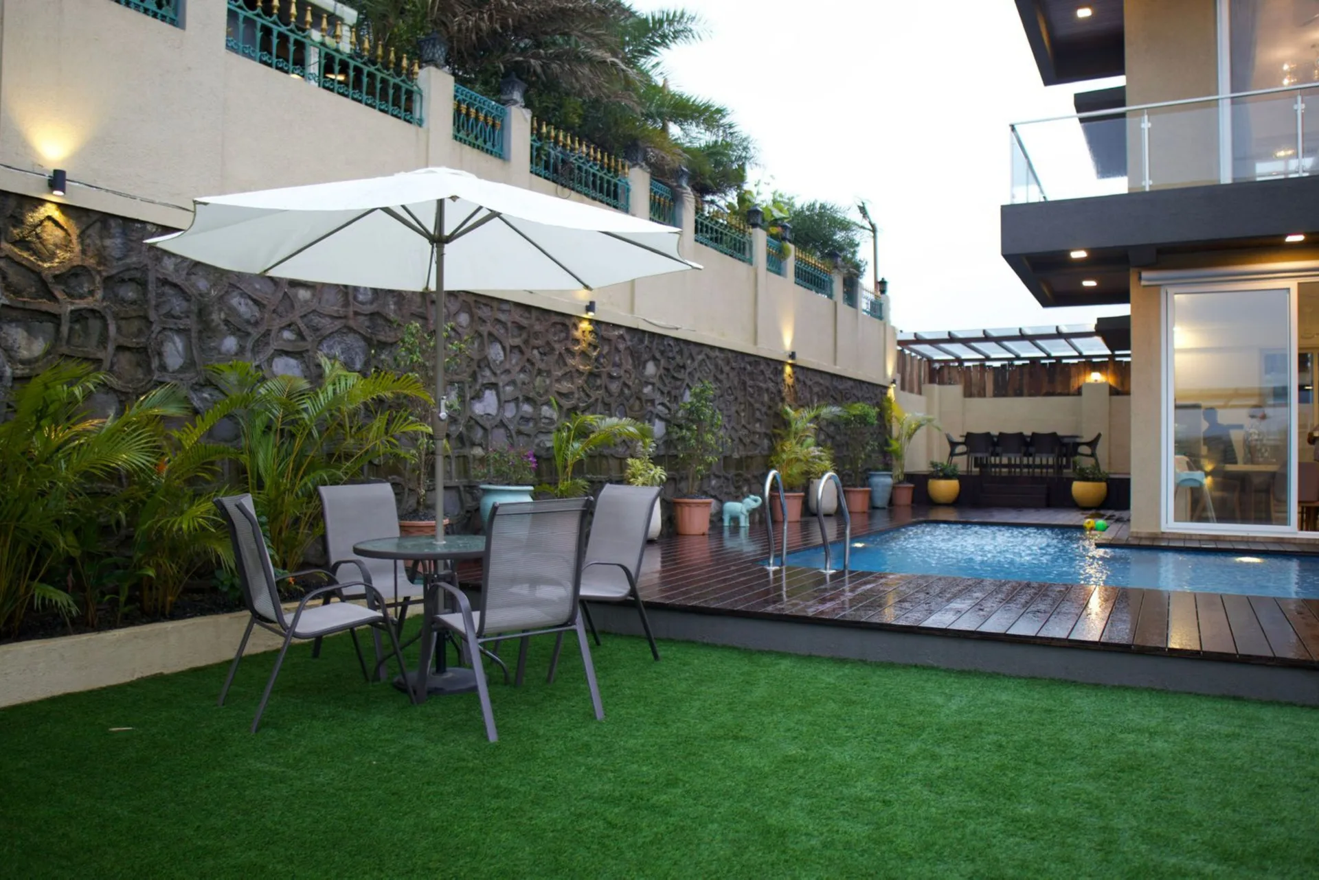 Star Luxe Star Luxe Swimming Pool (3)