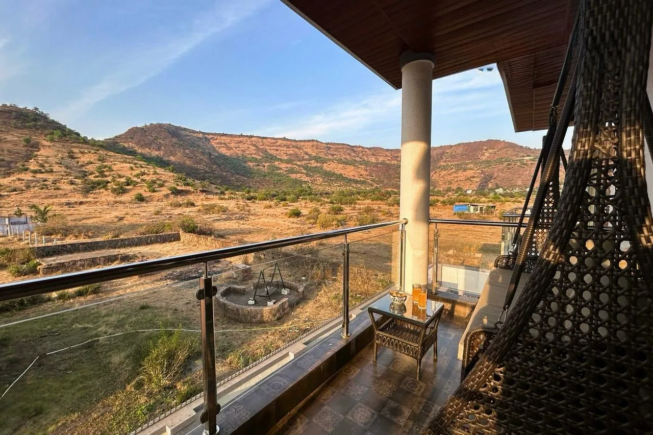 Amaze Amaze Balcony View (2)