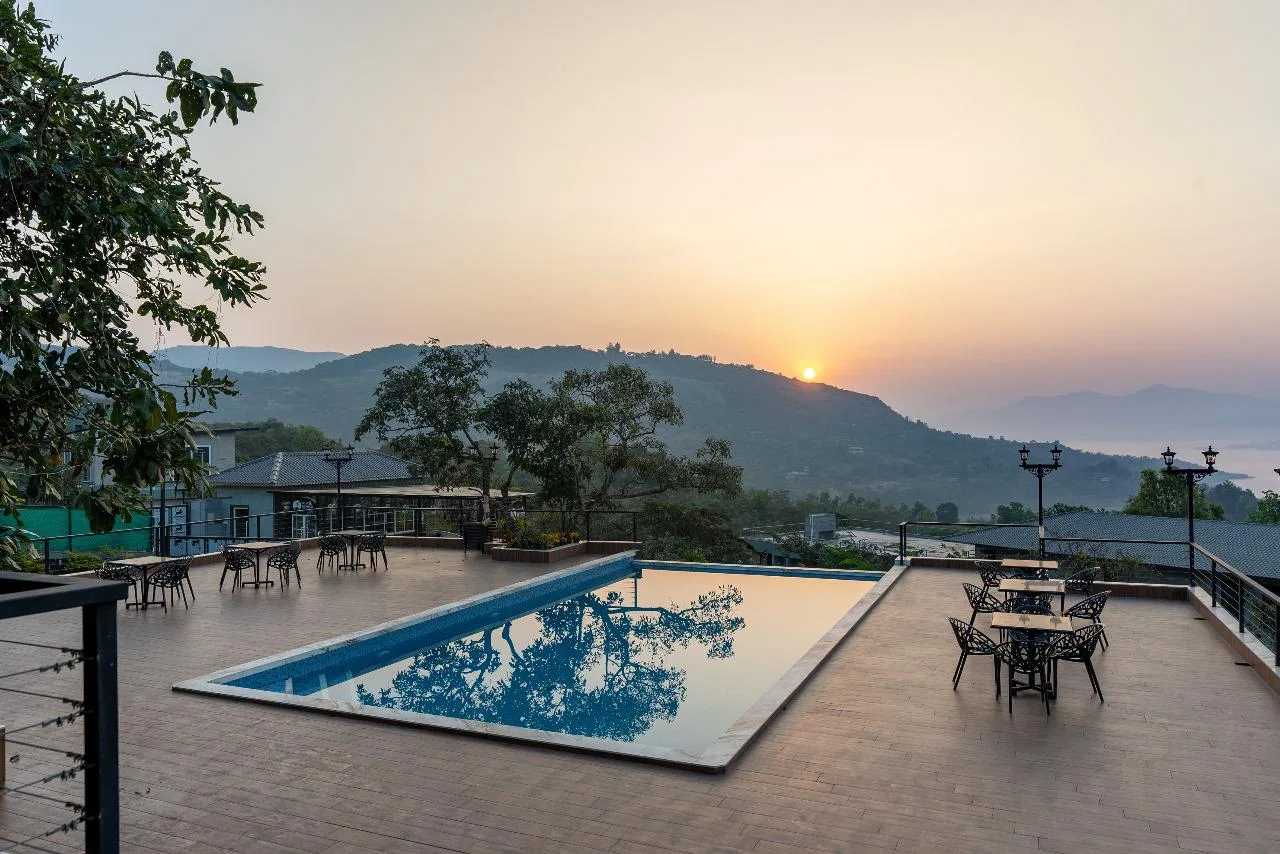 Waterski + Panoramic Water Ski Infinity Pool (1)