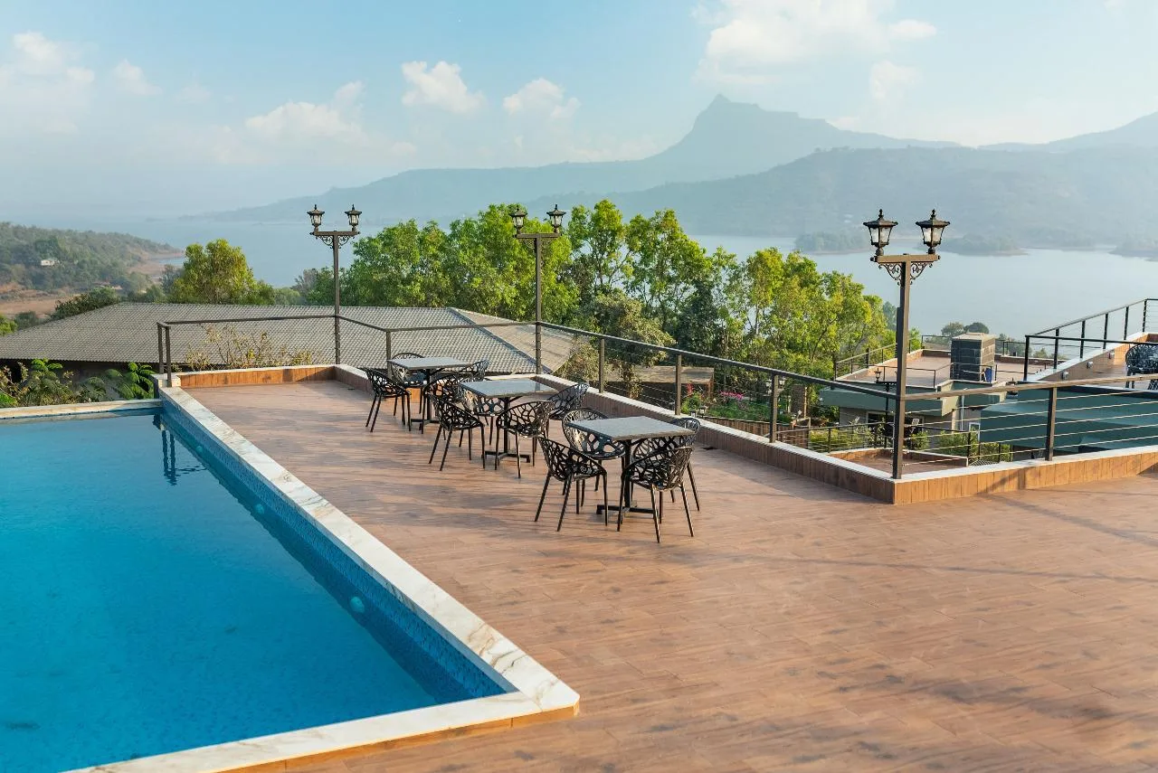 Waterski + Panoramic Water Ski Infinity Pool (2)