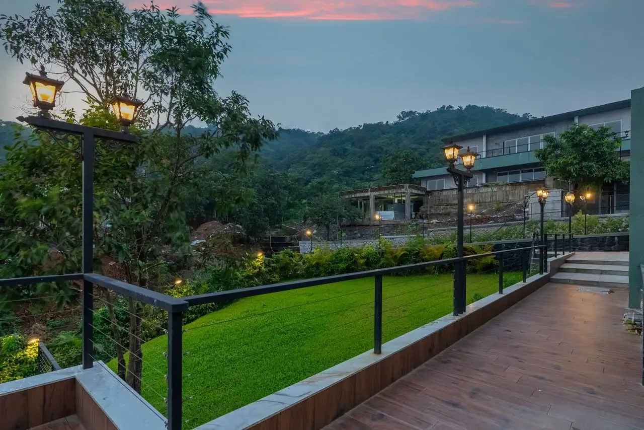 Waterski + Panoramic panoramic modern villa exterior landscaped garden walkway dusk