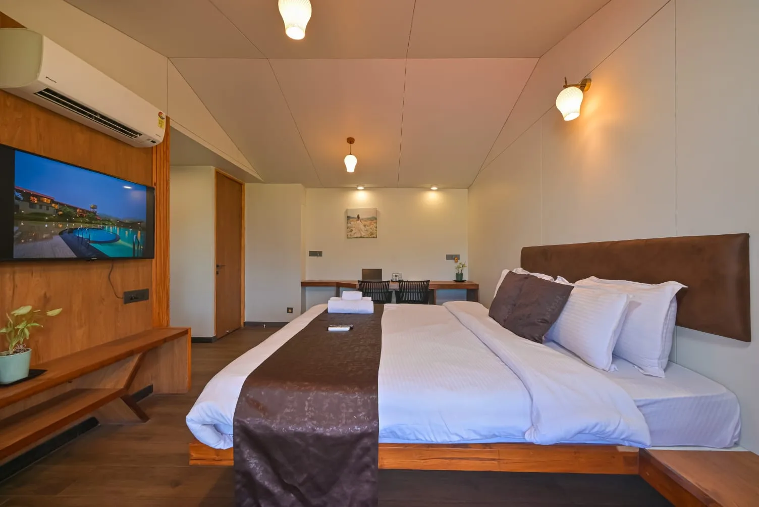 Nirvan Nirvan Luxe 10BHK Lonavala Bedroom (1)