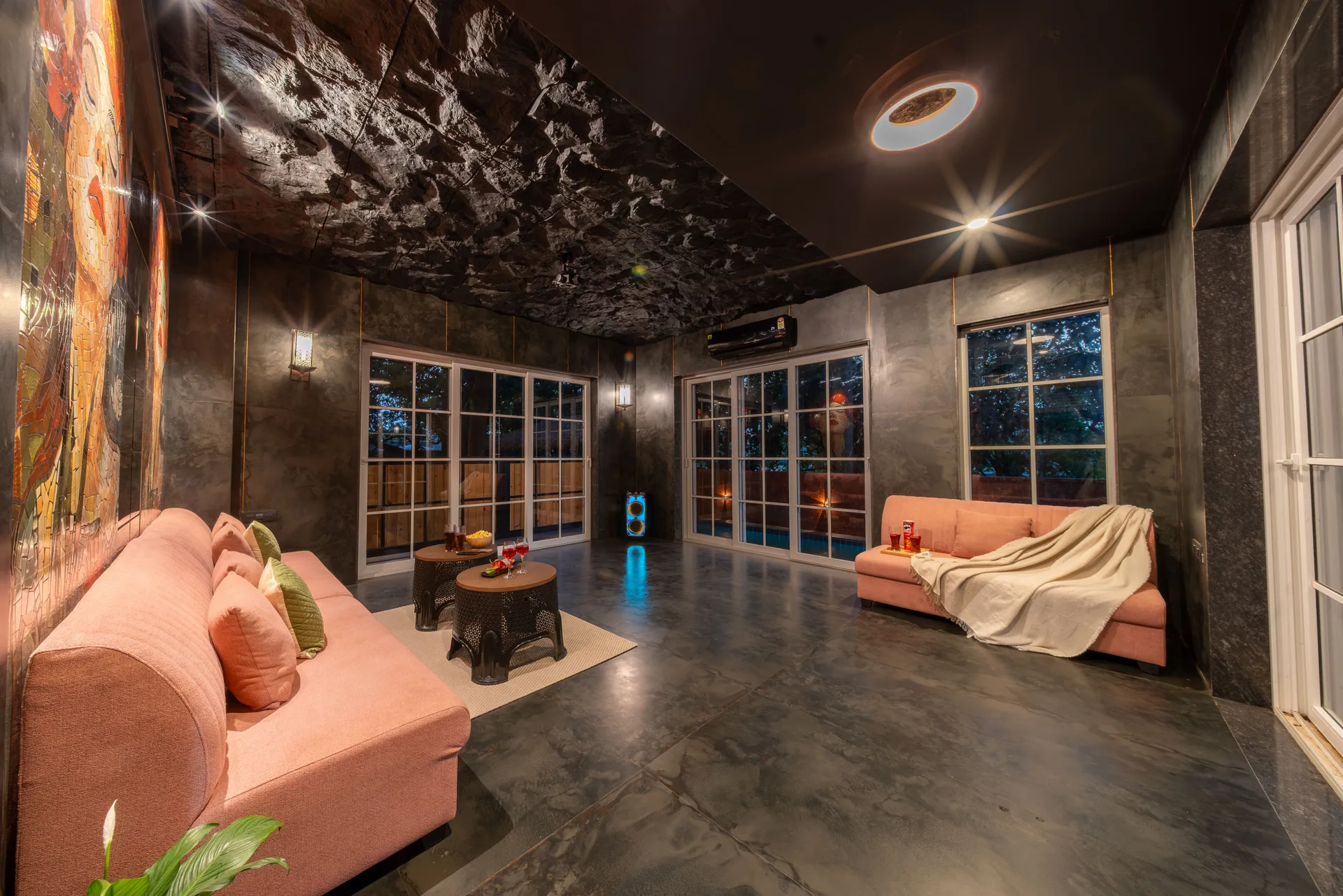Woods Villa preview 3