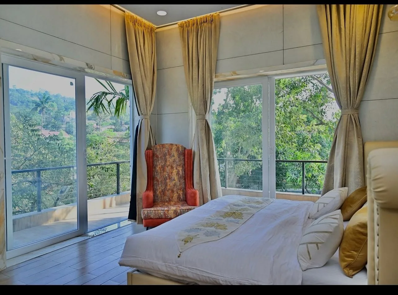 Twin Castle - King Twin Castle King Bedroom (12)