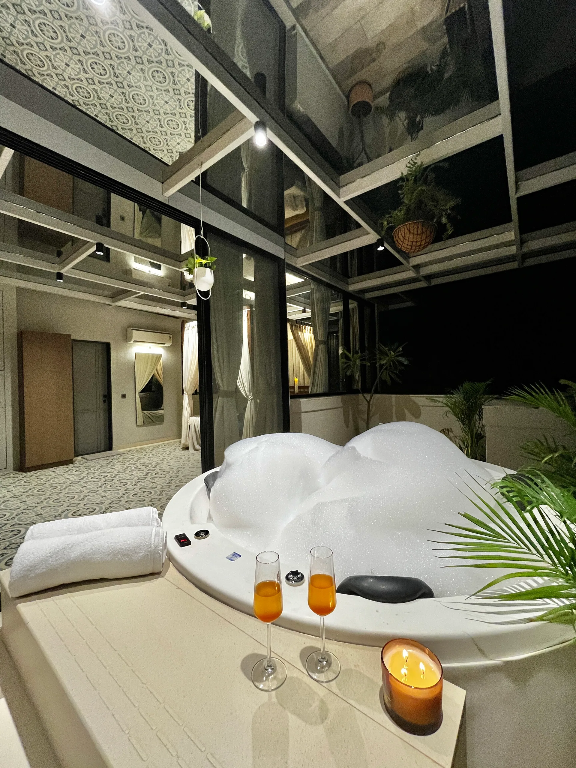 Mulberry Escape Mulberry Escape Jacuzzi (2)