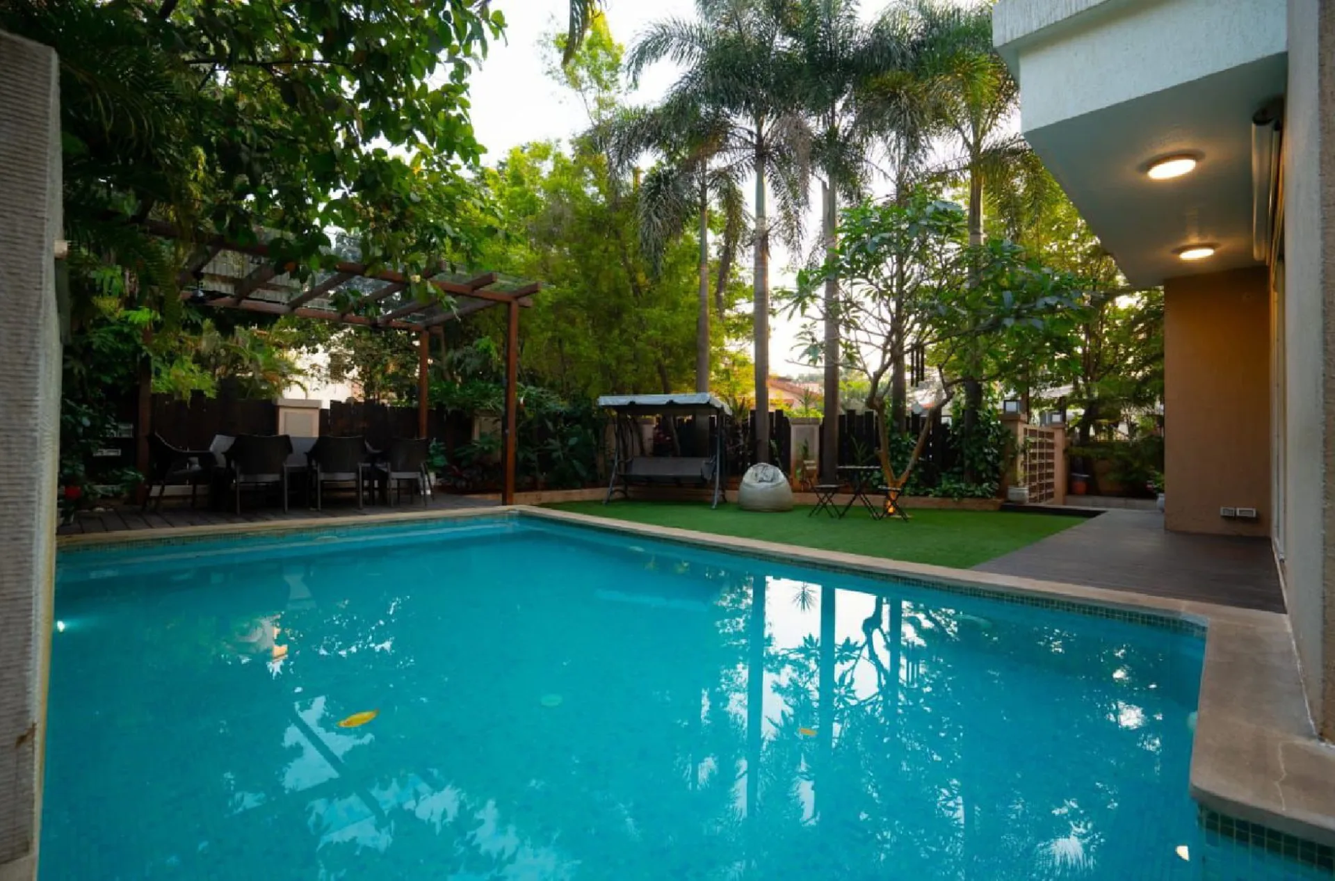 The Den The Den Pool (4)