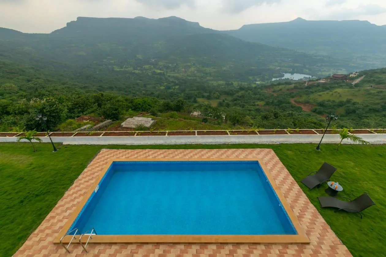 Moonridge Moonridge Pool (2)