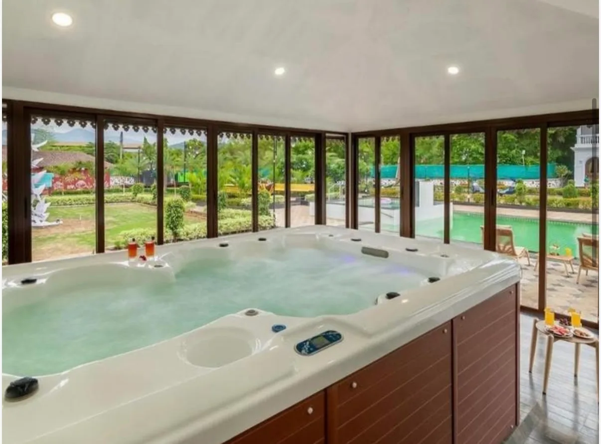 White Crown White Crown Jacuzzi